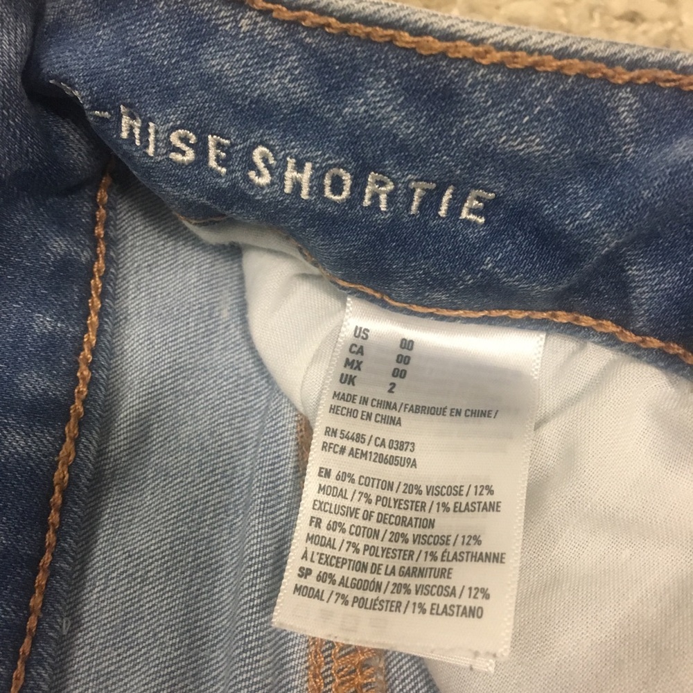 American Eagle Hi-Rise Shortie Light Wash Shorts - Picture 4 of 4